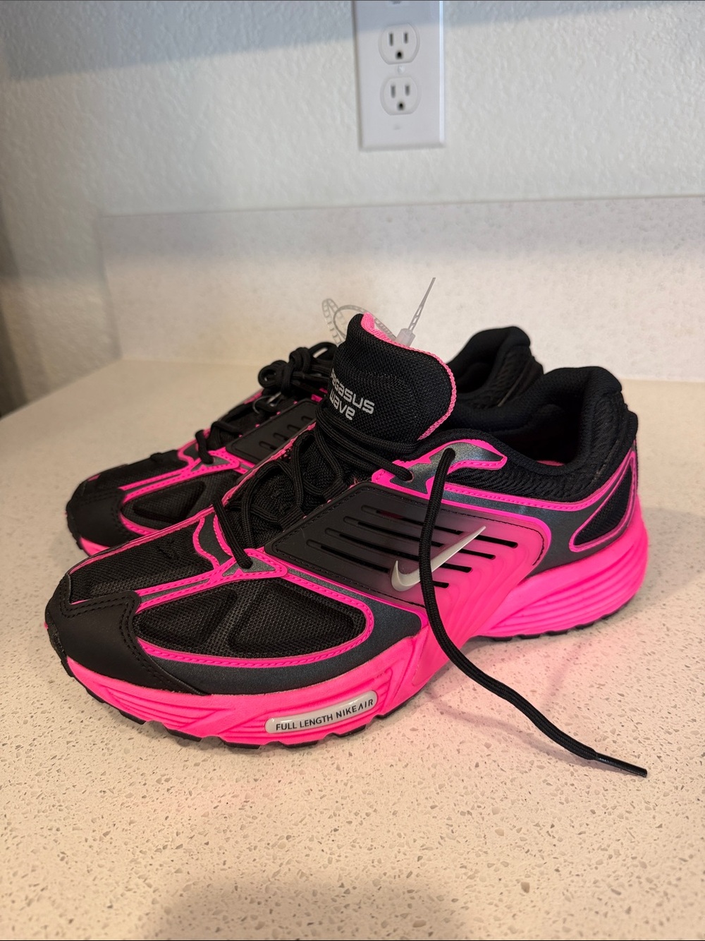 Nike Women’s Black & Hot Pink Athletic Sneakers